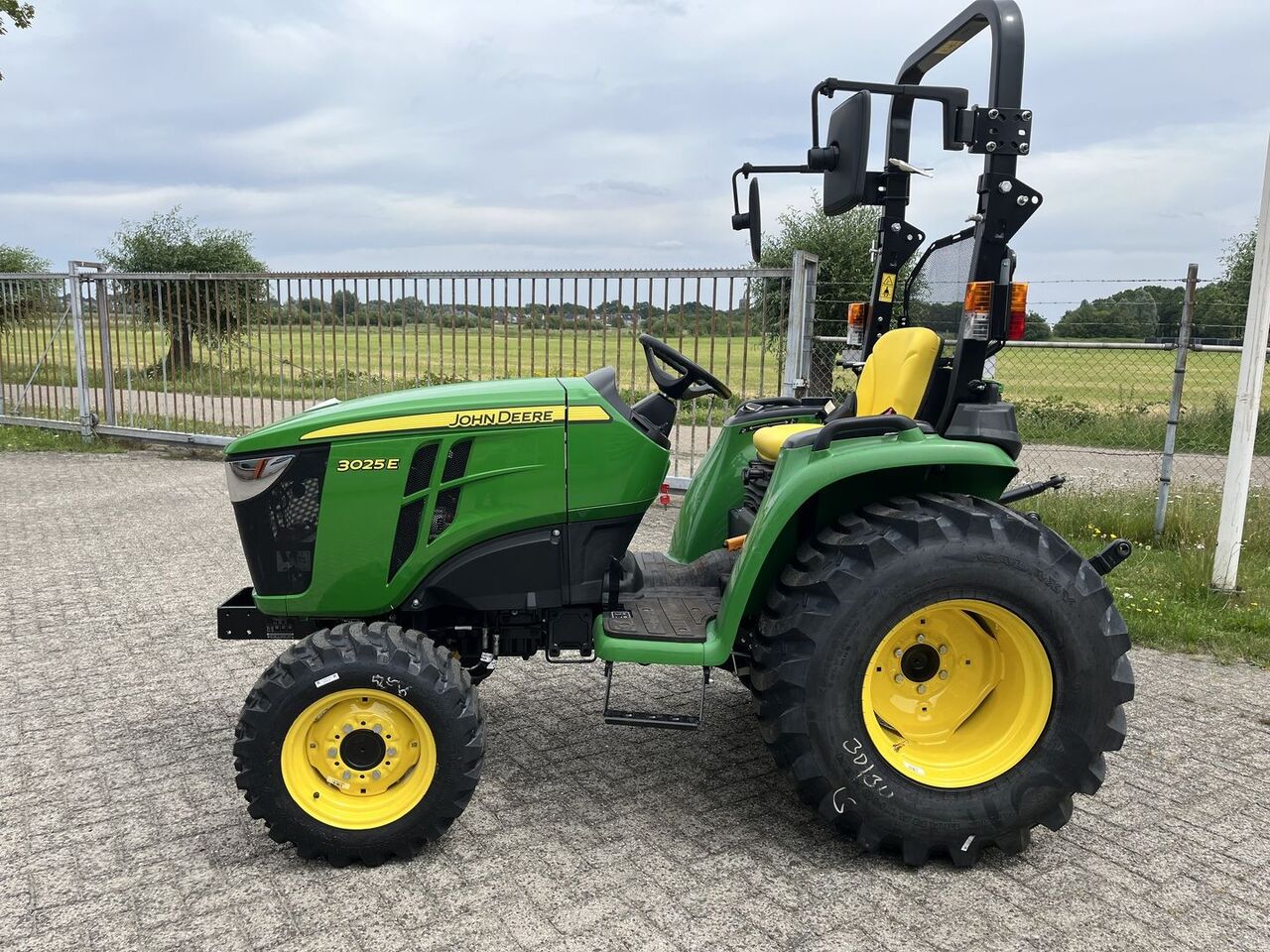 3025E John Deere