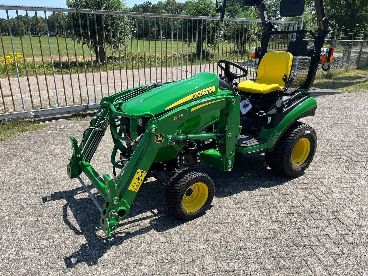 John Deere 1026R