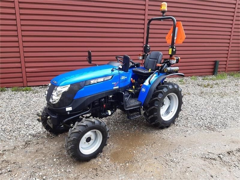 Solis 26 servostyring og brede traktor dæk