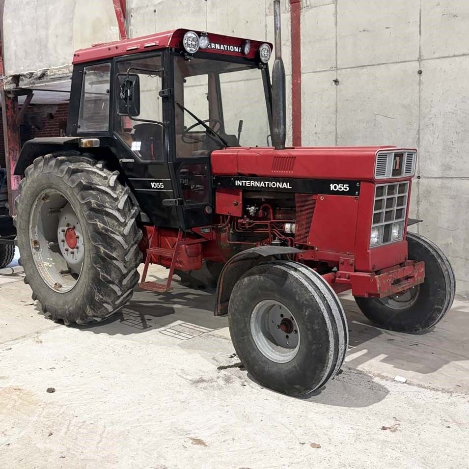 International IH 1055