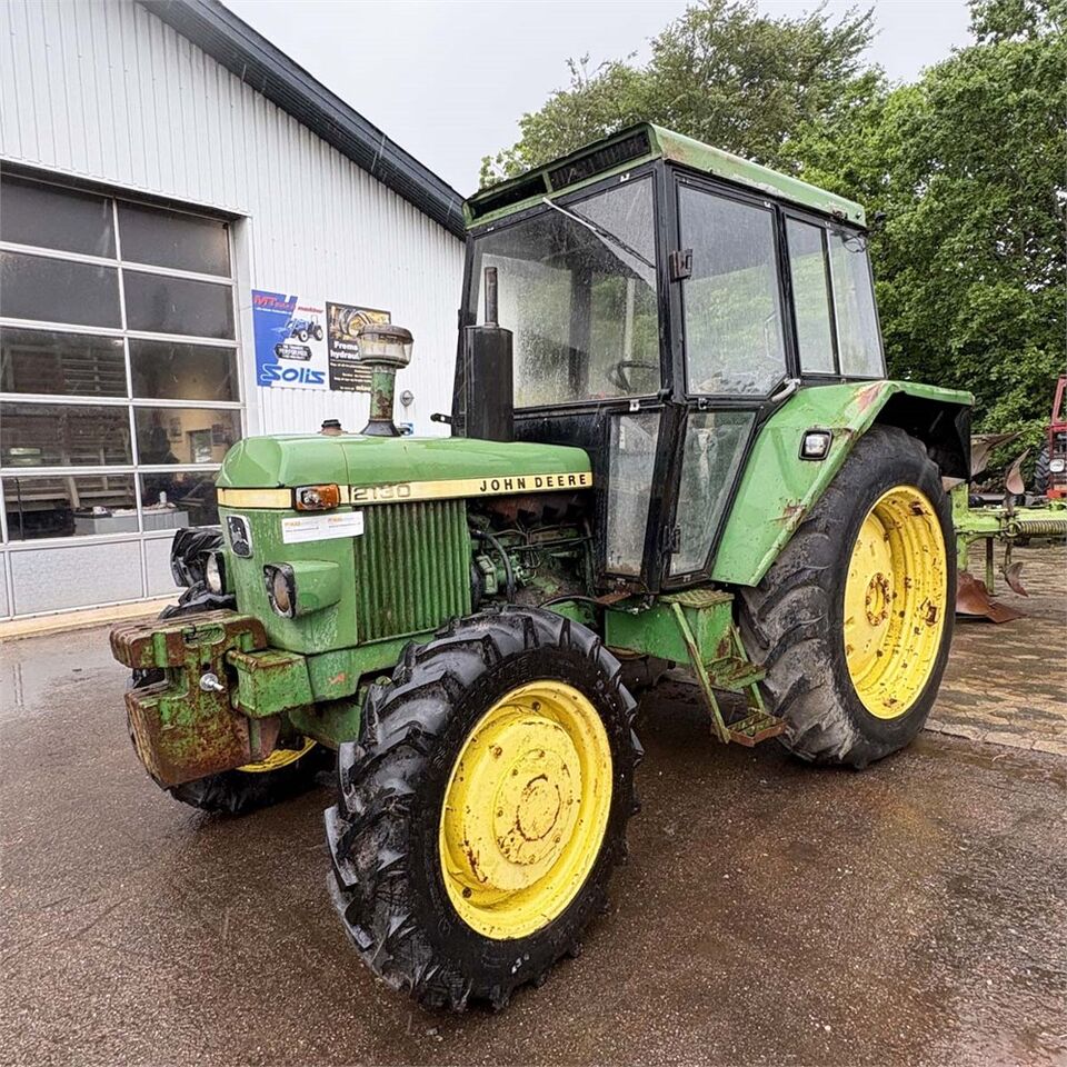 John Deere 2130